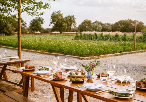 What is the Atmosphere Like at a Farm to Table Restaurant?